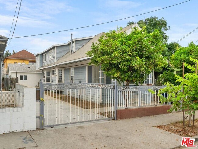 1220 W 25th St in Los Angeles, CA - Building Photo - Building Photo