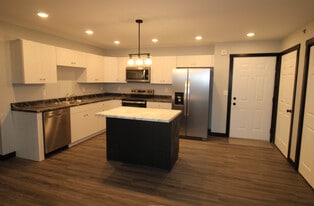 The Landings on Cedar Cross in Dubuque, IA - Building Photo