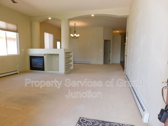671 Gemstone Way in Grand Junction, CO - Building Photo - Building Photo