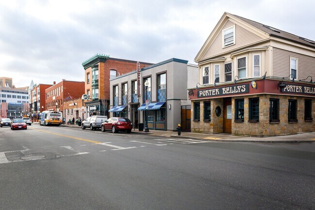 8 Eulita Ter, Unit 2 in Boston, MA - Building Photo - Building Photo