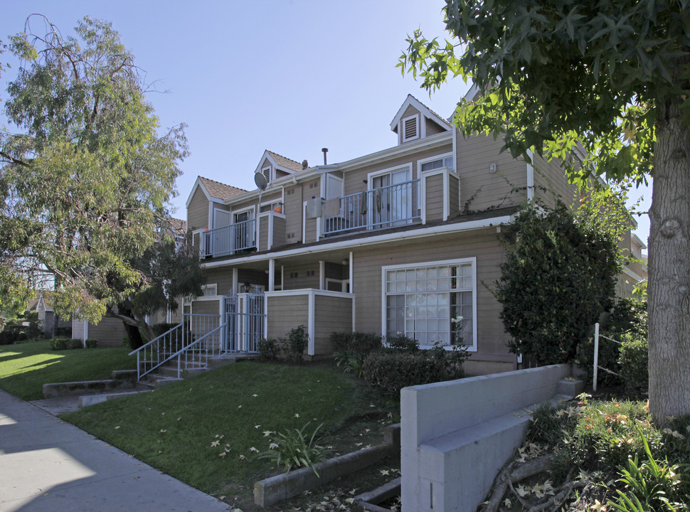 Cape Orange Apartments in Anaheim, CA - Building Photo