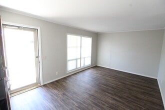 1705 Westchester Dr in The Village, OK - Building Photo - Building Photo