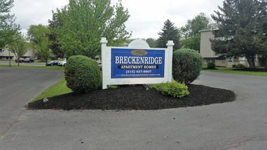 Breckenridge Apartments in Liverpool, NY - Building Photo - Building Photo