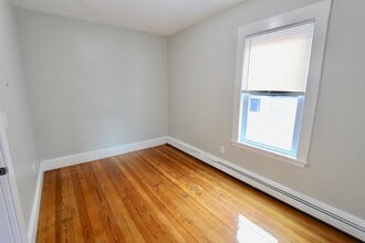 15 Elder St, Unit 1 in Boston, MA - Foto de edificio - Building Photo