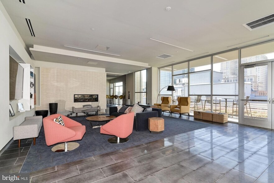 1125 Sansom St, Unit 2B-624 in Philadelphia, PA - Building Photo