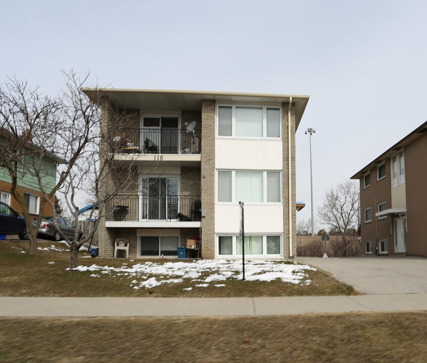 118 Chandler Dr in Kitchener, ON - Building Photo