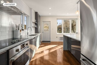 28 Wellington Ct in Brooklyn, NY - Building Photo - Building Photo