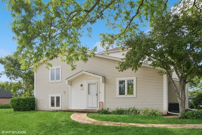 property at 1110 Inverrary Ln
