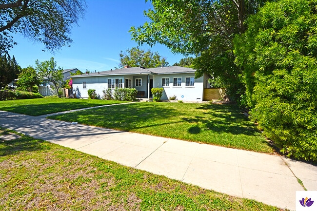 7061 Louise Ave in Van Nuys, CA - Building Photo - Building Photo