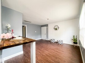 1050 N Parkway, Unit 103