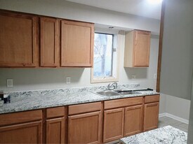 2010 E Laurel St in Springfield, IL - Building Photo