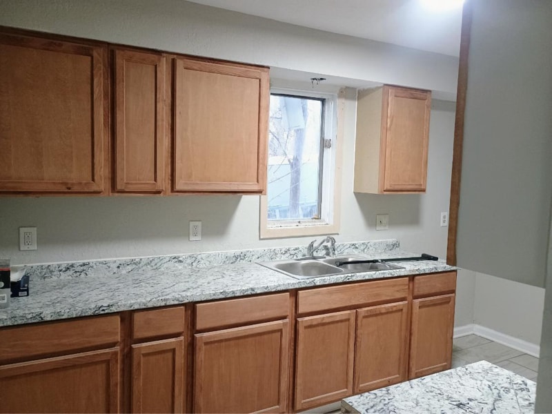 2010 E Laurel St in Springfield, IL - Foto de edificio