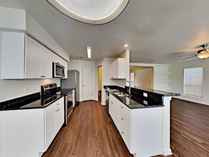 6550 Garden Trail Ct in Houston, TX - Building Photo - Building Photo