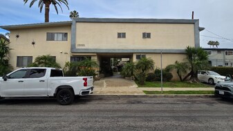 12015 Lamanda St in Los Angeles, CA - Building Photo
