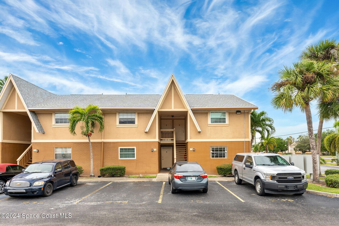 132 Bristol Ct in Melbourne, FL - Building Photo