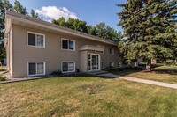 Louise in Grand Forks, ND - Foto de edificio - Building Photo