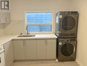 1067 Dovercourt Rd in Toronto, ON - Building Photo - Building Photo