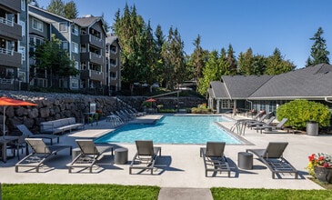 Overlook at Lakemont in Bellevue, WA - Building Photo - Building Photo