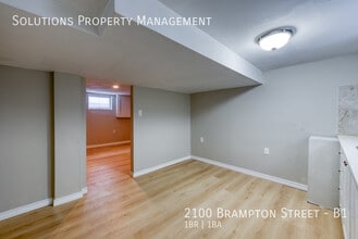 2100 Brampton St in Hamilton, ON - Building Photo - Building Photo