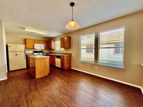 2200 Lookout Ln, Unit 102 in Denton, TX - Building Photo - Building Photo