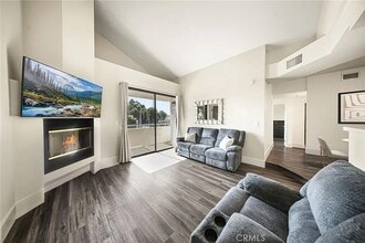 19009 Sherman Way in Reseda, CA - Building Photo - Building Photo