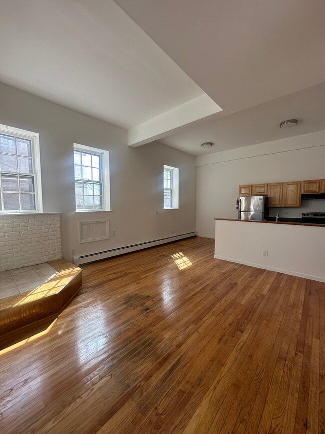 8 N Clover St, Unit 1 in Poughkeepsie, NY - Building Photo - Building Photo