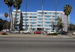 15211 Sherman Way in Los Angeles, CA - Building Photo - Building Photo
