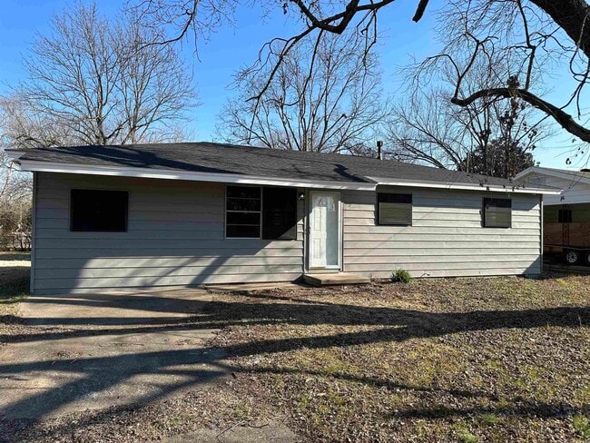 property at 2901 Bermuda Ln