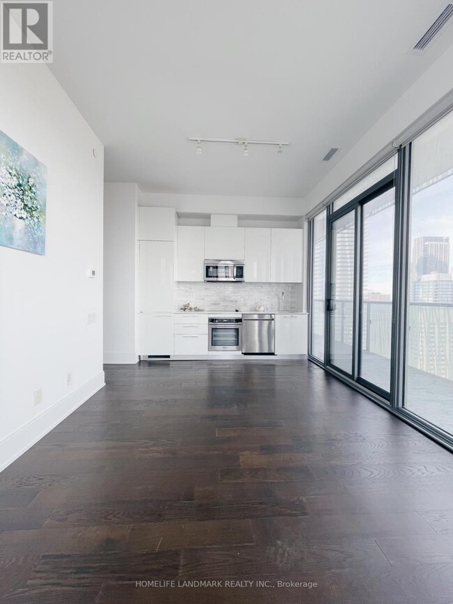 50-LPH4750 Charles St E