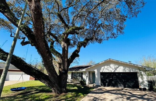 property at 108 Creek Bend Ln