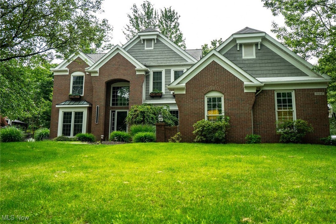 18447 Whitemarsh Ln in Strongsville, OH - Building Photo