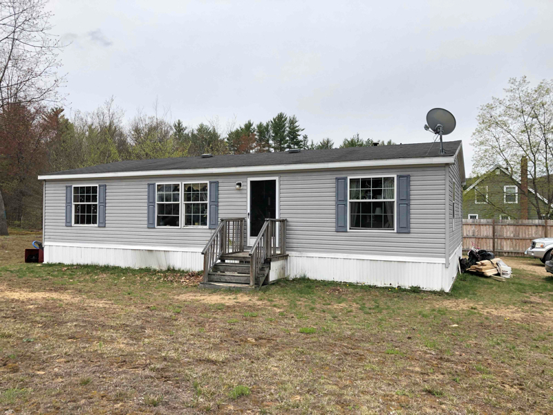 21 Carr St in Franklin, NH - Building Photo