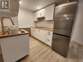 5 Cabot Ct in Aurora, ON - Building Photo - Building Photo