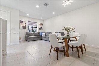 11410 W 34th Wy. in Hialeah, FL - Building Photo - Building Photo