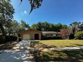910 Sycamore Ln in Altamonte Springs, FL - Building Photo