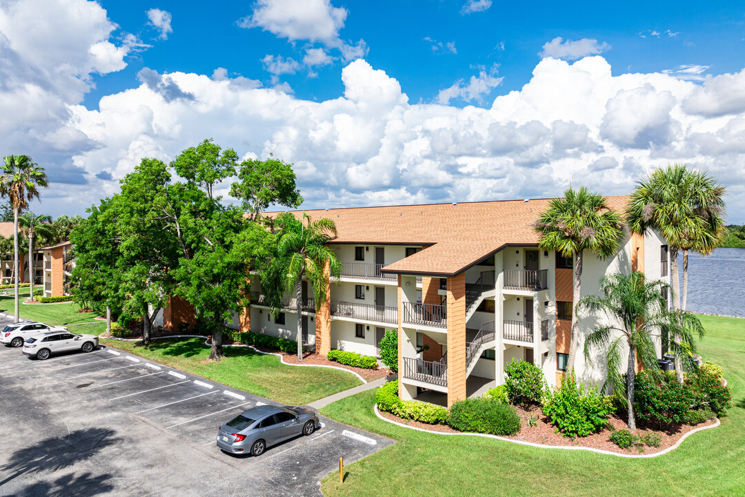 Bay Pointe Yacht & Racquet Club Condos in North Fort Myers, FL - Building Photo