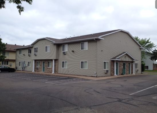 1011-1012 Imperial Cir in Eau Claire, WI - Building Photo