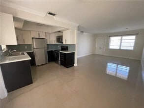 2451 Lincoln St in Hollywood, FL - Building Photo - Building Photo
