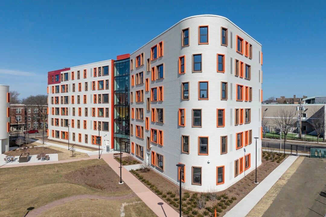 Encuentro Square in Chicago, IL - Building Photo