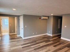 396 Main St, Unit 2 in Hyannis, MA - Building Photo - Building Photo