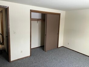 9165 W Allerton Ave in Greenfield, WI - Building Photo - Building Photo