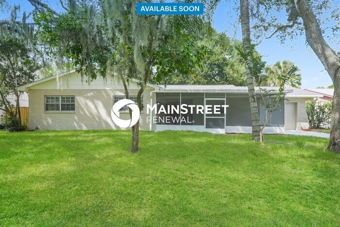 2204 Tanglewood Way in Brandon, FL - Building Photo