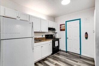 1629 Johnson St in Hollywood, FL - Building Photo - Building Photo