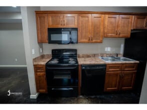 103 N Oak St in Brookland, AR - Foto de edificio - Building Photo