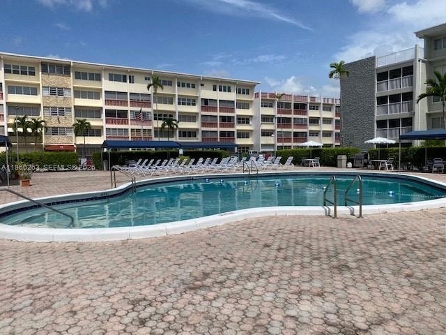 215 SE 3rd Ave in Hallandale Beach, FL - Building Photo - Building Photo