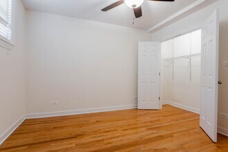 630 W Roscoe St, Unit GDN in Chicago, IL - Foto de edificio - Building Photo
