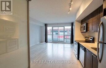 2220 Lake Shore Blvd W in Toronto, ON - Building Photo - Building Photo