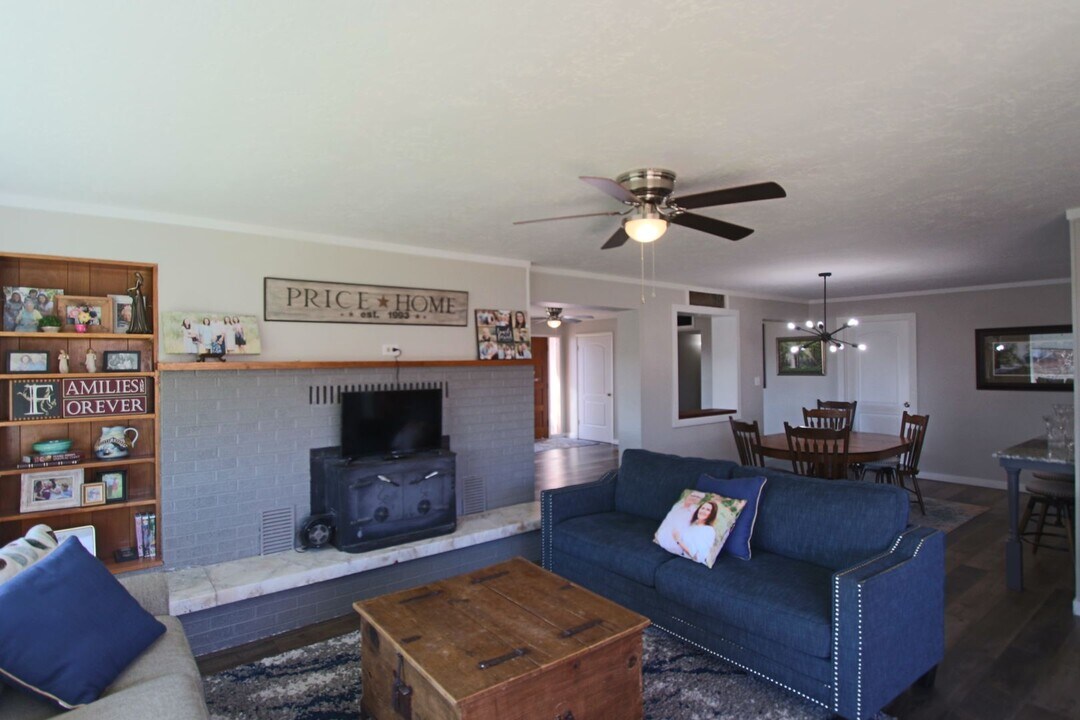 419 S 100 E in Washington, UT - Building Photo