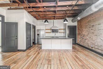13 Greenville St S in Newnan, GA - Building Photo - Building Photo