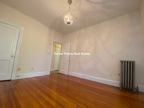 373 Harvard St, Unit 6 in Brookline, MA - Foto de edificio - Building Photo
